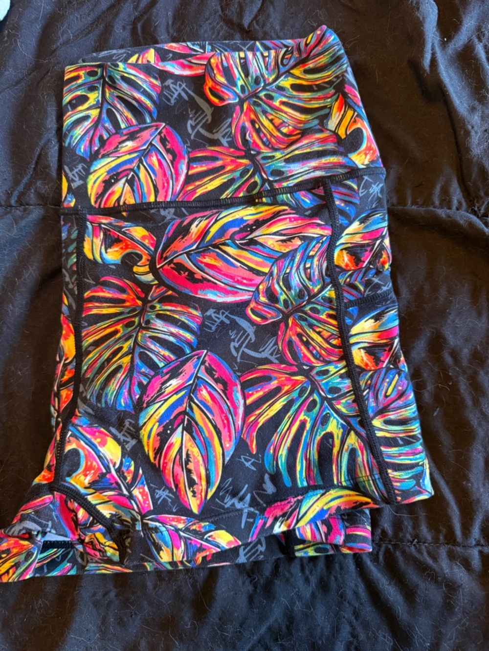 Trop it like it’s hot 2.4in shorts - Black Base with Multicolor Print